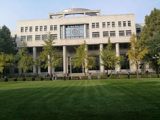 清华大学法学院!