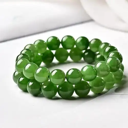 碧玉产地较多,在我国新疆,青海以及四川沱江都有产出,不同产地的碧玉