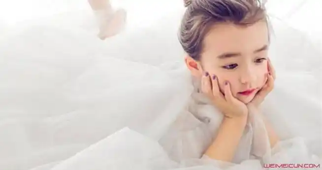 小手牵小狗苏菲是谁 苏菲父母背景被揭身份显赫颜值超高