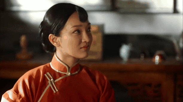 红高粱:恋儿应聘丫鬟,上来问姑奶奶多大,没料九儿就喜欢这率真