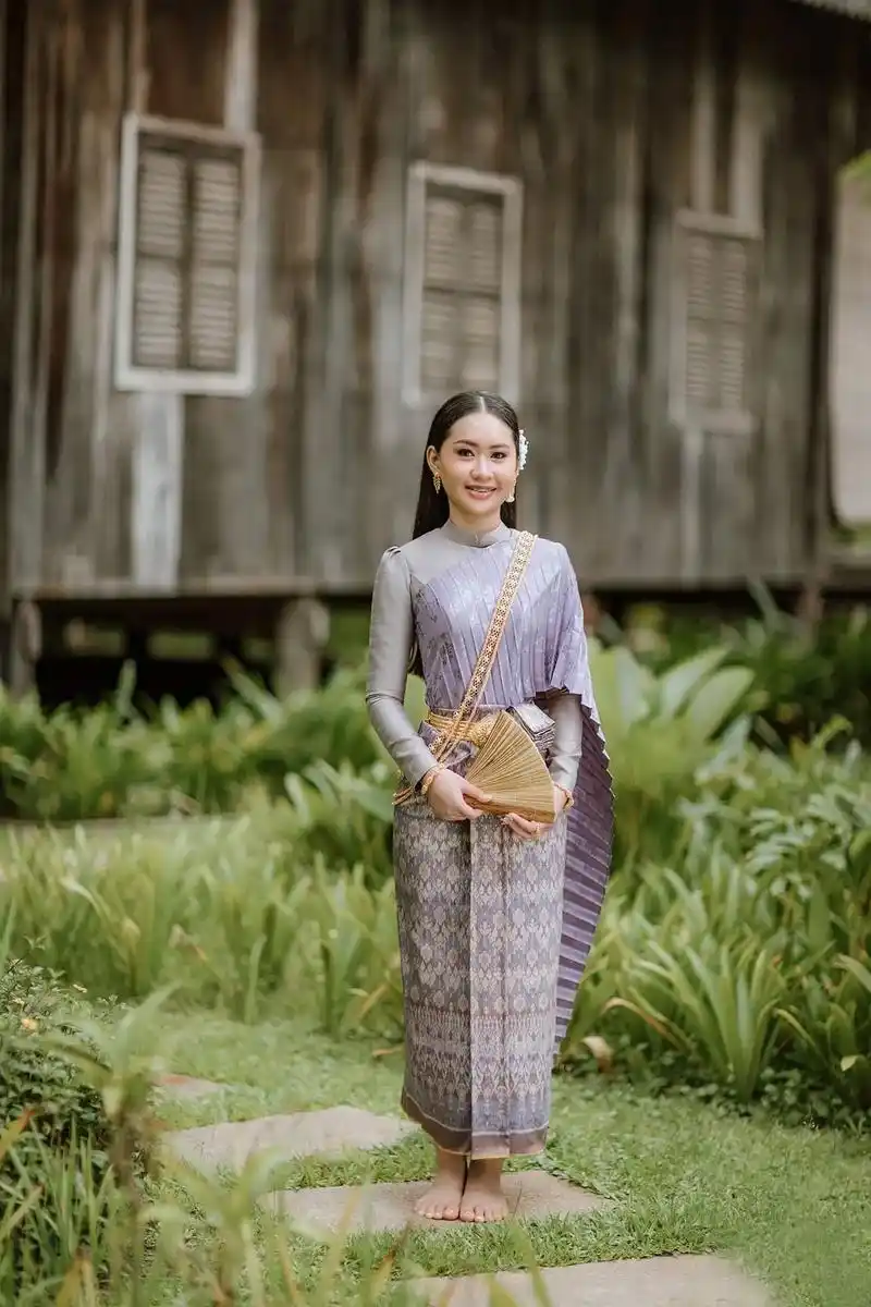 柬埔寨民族传统服饰.#柬埔寨风情 - 抖音