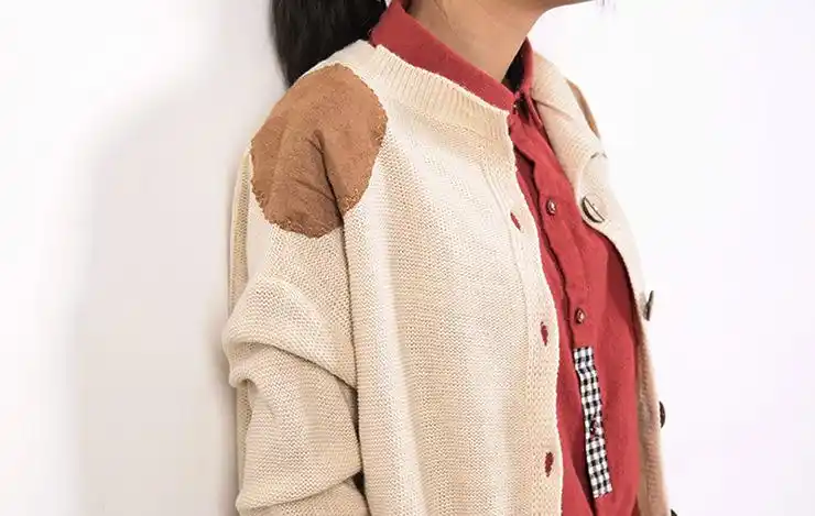 158-0015日式原单热销款 鹿茸皮贴布木质纽扣两面穿针织开衫y12