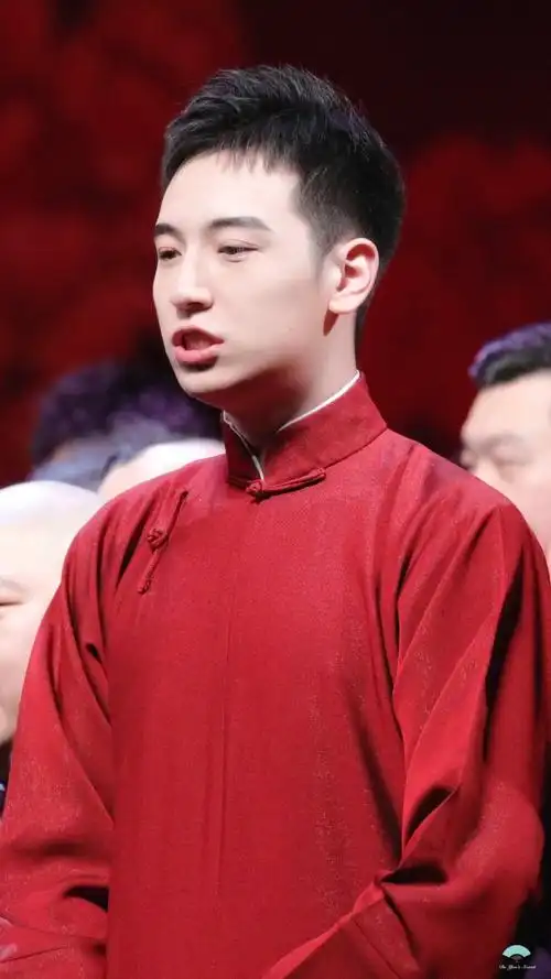 王九龙 crwb.deyun·s_secret 抱图前看看简介