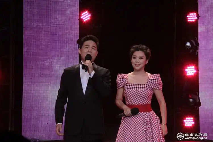 王传越,张莉莉夫妇合唱《幸好有你》