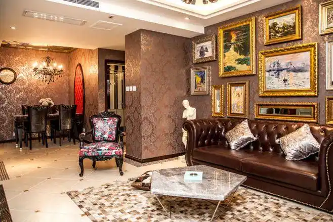 130平三居老上海复古家居客厅沙发茶几照片墙装修效果图