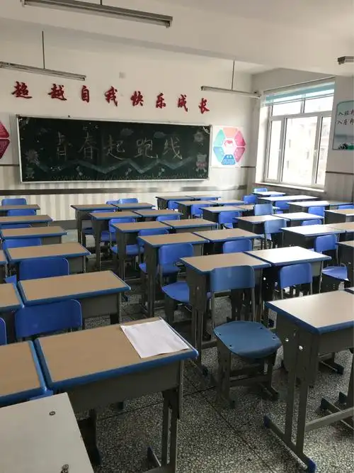 净雅的教室,静静的等待孩子们的到来.在这里开始美好的期待.