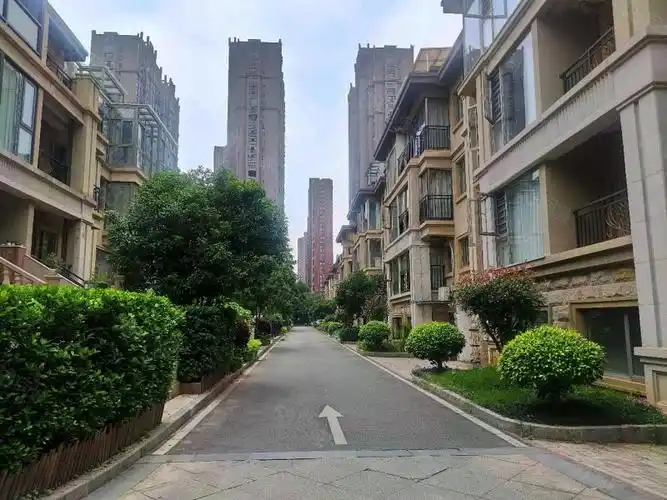 世茂上游墅3期联排别墅位置中心仅售320万