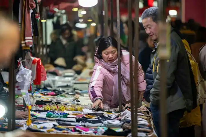 打造城市消费新动力金华灯火夜市点亮夜经济